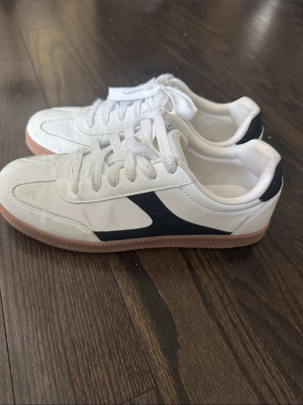 No Boundaries White Sneakers with Gum Sole
